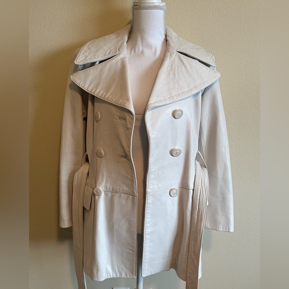 Saks Fifth Avenue - Off white leather short trench coat - Picture 2 of 4